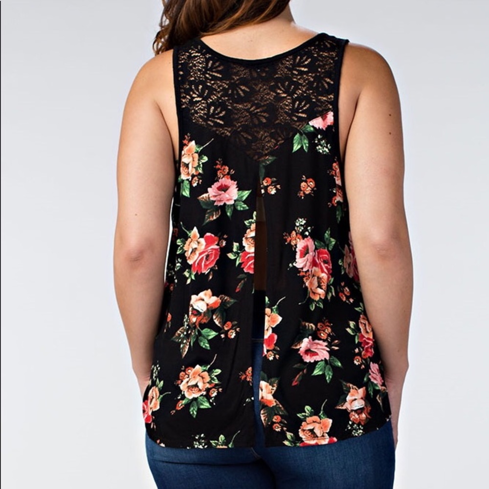 🔴 Black Rose Floral Plus Top - Picture 4 of 4